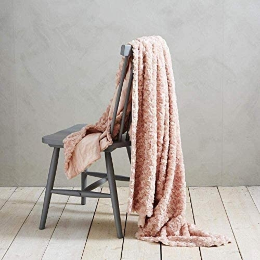 Rose Pattern Throw - Picture 4 of 6